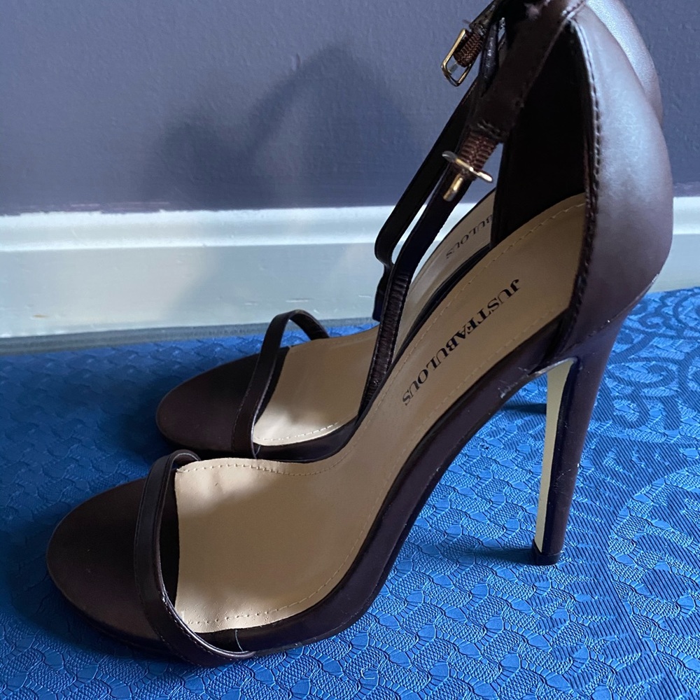NEW JUST FABULOUS ONLINE brown heels